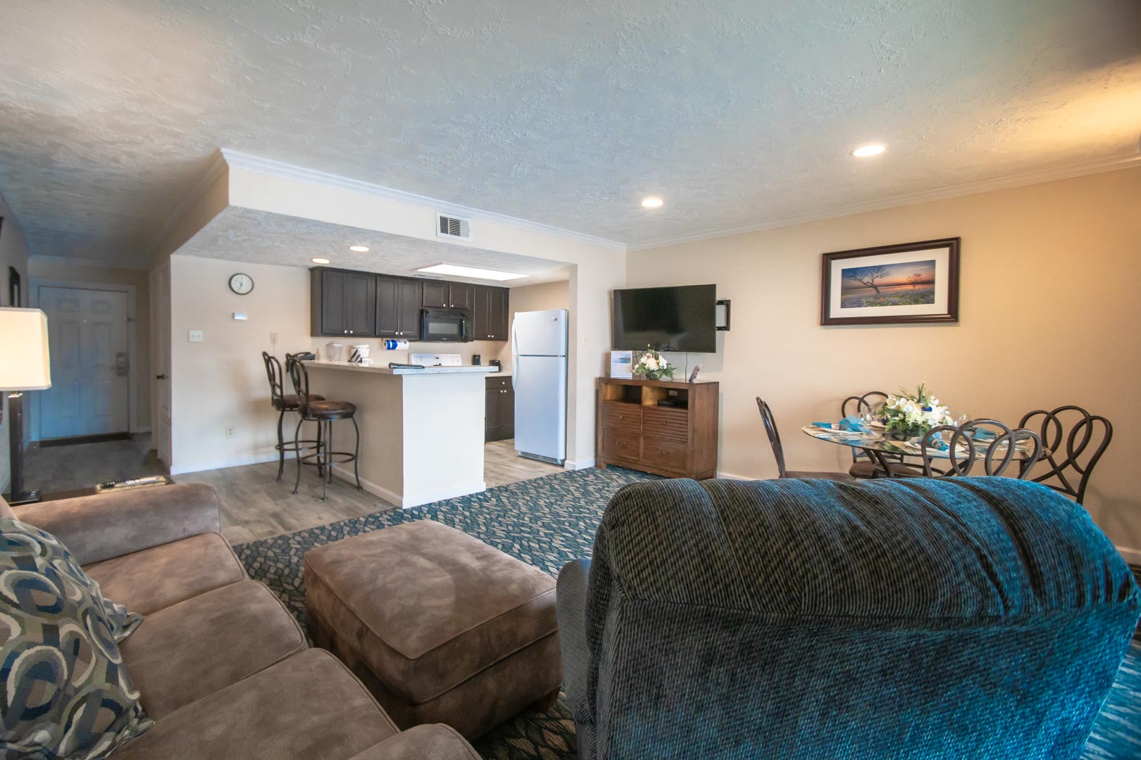 A spacious living room at VRI's Landing at Seven Coves in Willis, TX.